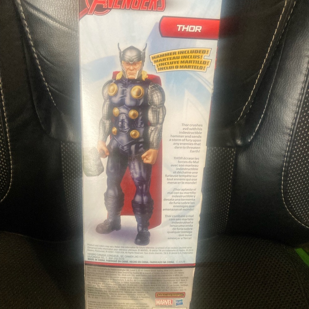 Marvel Thor Action Figure in Blue and Red - Picture 3 of 4